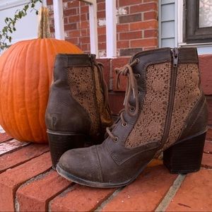 XOXO Vintage looking booties - Sz 8